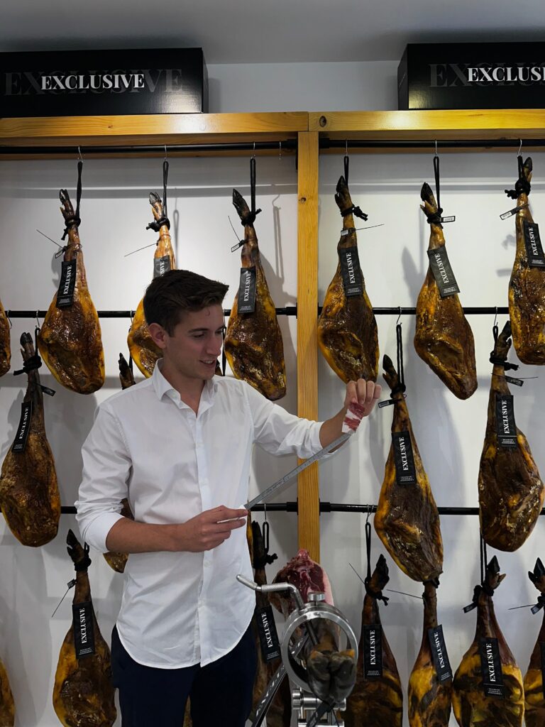 jamon-exclusive-Daniel-Acedo-Cruz-cortador-jamones-ham-carver